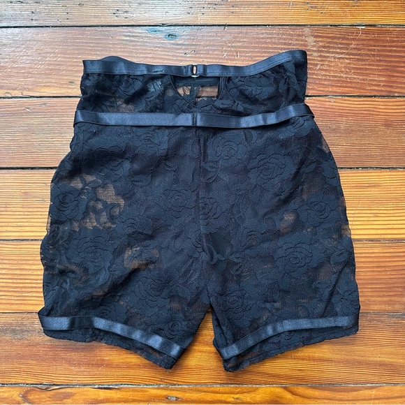 NWOT Out from Under Bella Donna Lace Biker Shorts in Black XS - Picture 3 of 7